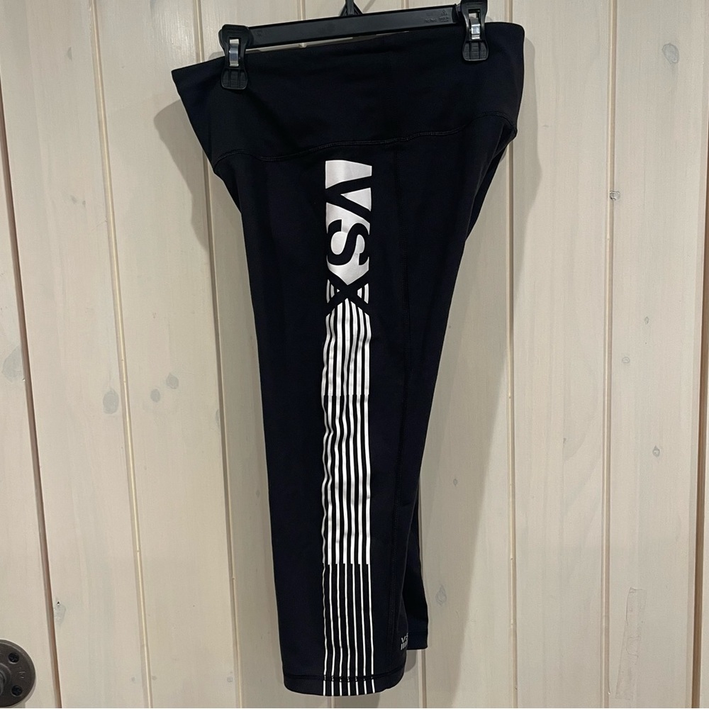 Victoria’s Secret VSX Sport Knockout Crop Leggings